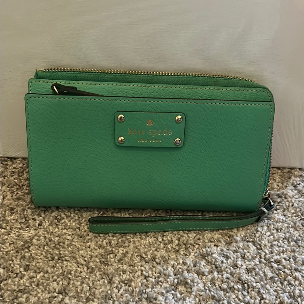 Kate Spade Green Clutch Wristlet with Zipper Closure
